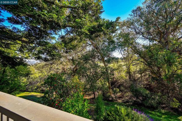 1566 Ashwood Dr, Martinez, CA 94553