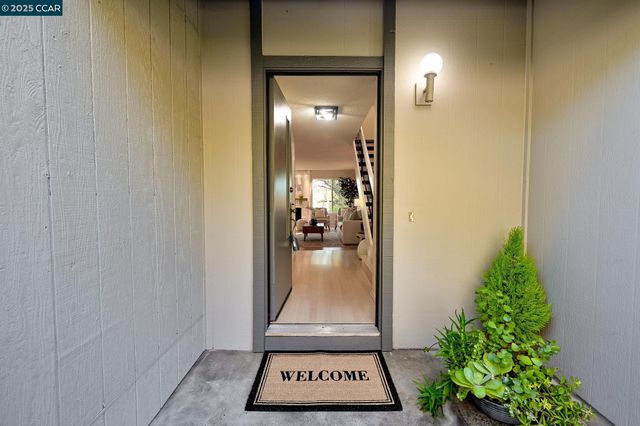 1566 Ashwood Dr, Martinez, CA 94553