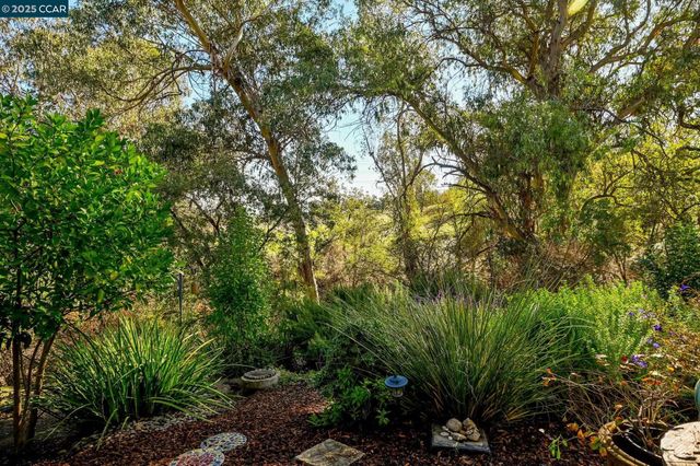 1566 Ashwood Dr, Martinez, CA 94553