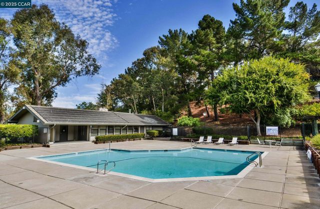 1566 Ashwood Dr, Martinez, CA 94553