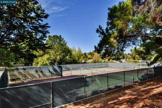 1566 Ashwood Dr, Martinez, CA 94553