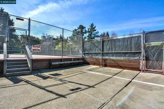 1566 Ashwood Dr, Martinez, CA 94553