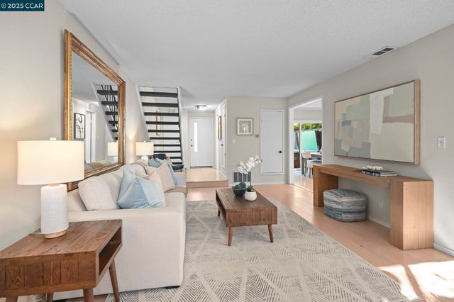 1566 Ashwood Dr, Martinez, CA 94553