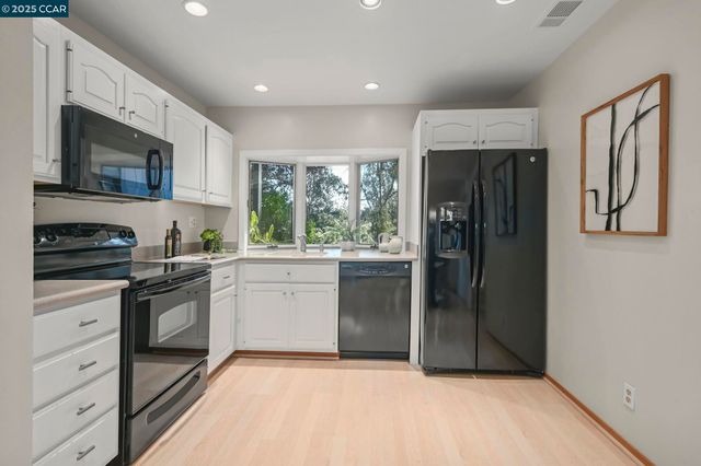 1566 Ashwood Dr, Martinez, CA 94553