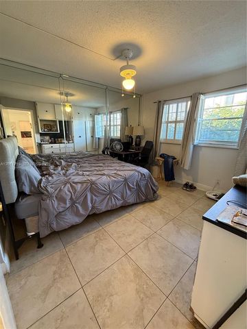 500 NE 14th Ave 302, Hallandale Beach, FL 33009