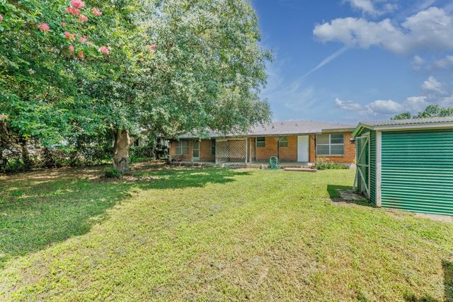 116 E Wallace ST, Gonzales, TX 78629