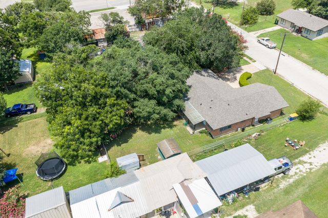 116 E Wallace ST, Gonzales, TX 78629