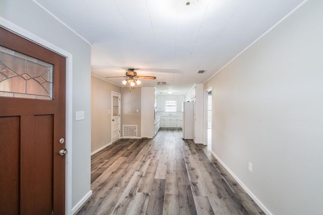 116 E Wallace ST, Gonzales, TX 78629