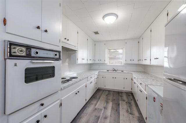 116 E Wallace ST, Gonzales, TX 78629