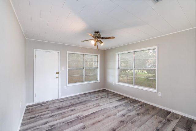 116 E Wallace ST, Gonzales, TX 78629