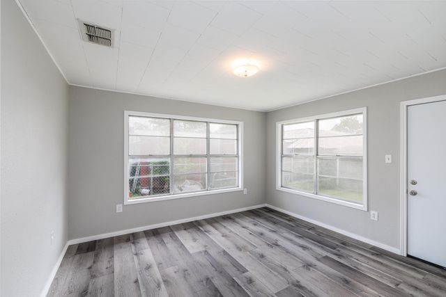 116 E Wallace ST, Gonzales, TX 78629
