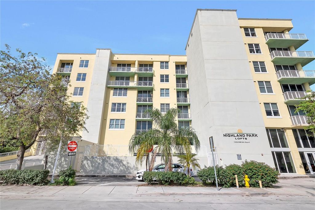 1350 NW 8th Ct D-4, Miami, FL 33136