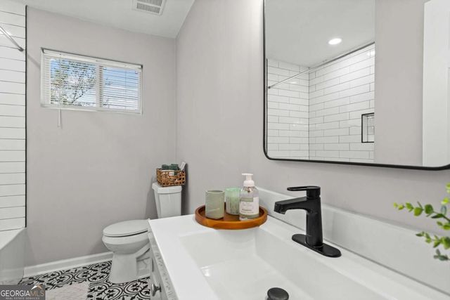 2406 Woodland Drive NW, Kennesaw, GA 30152