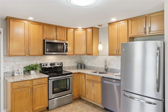 568 English Road, Greece, NY 14616