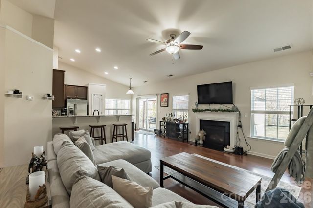 5826 Castlecove Road, Charlotte, NC 28273