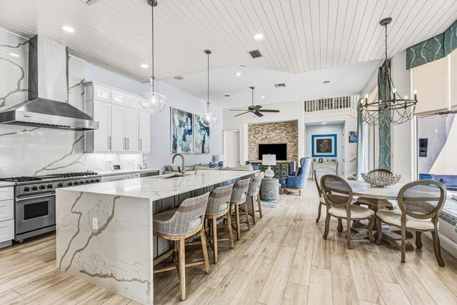 114 La Vida Court, Palm Beach Gardens, FL 33418