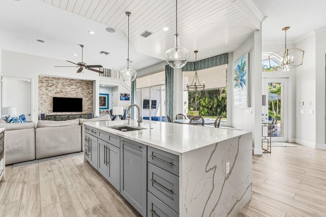 114 La Vida Court, Palm Beach Gardens, FL 33418