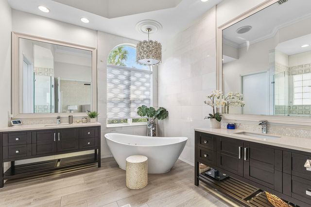 114 La Vida Court, Palm Beach Gardens, FL 33418