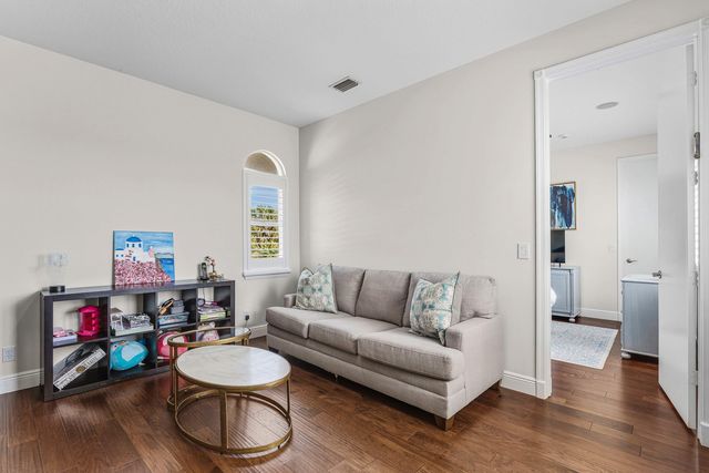 114 La Vida Court, Palm Beach Gardens, FL 33418