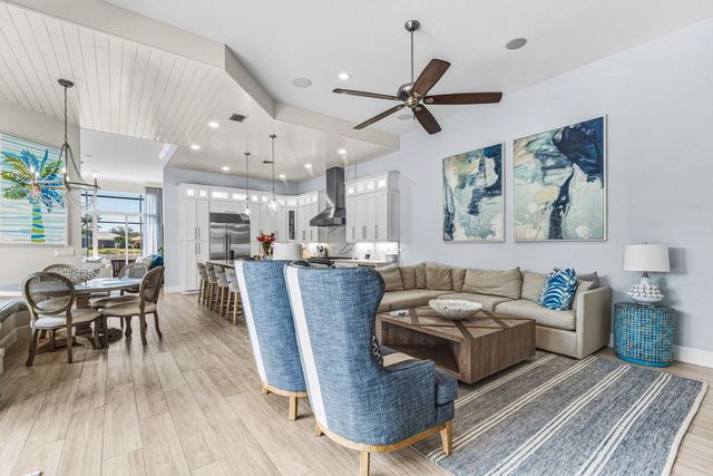 114 La Vida Court, Palm Beach Gardens, FL 33418