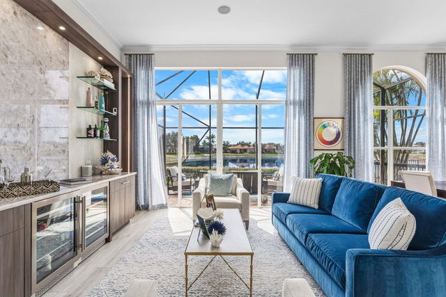 114 La Vida Court, Palm Beach Gardens, FL 33418