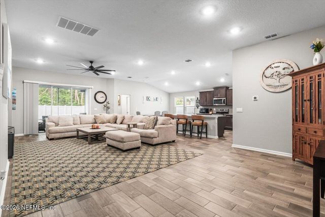 40 PECAN RIDGE Court, Jacksonville, FL 32218