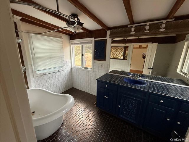 39 Cedar Drive, Southampton, NY 11968