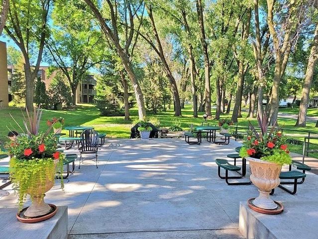 2800 Hamline Avenue N 217, Roseville, MN 55113