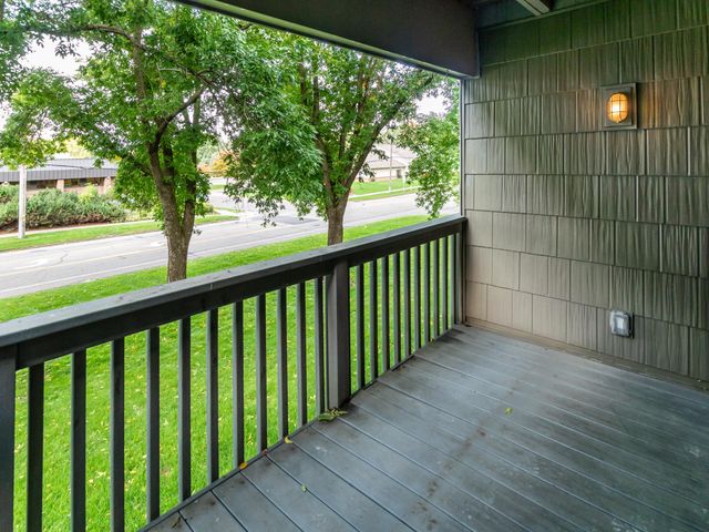 2800 Hamline Avenue N 217, Roseville, MN 55113
