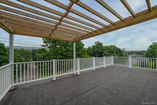 15 County Highway 5, Greenwood Lake, NY 10925