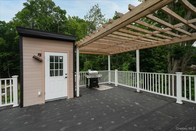 15 County Highway 5, Greenwood Lake, NY 10925