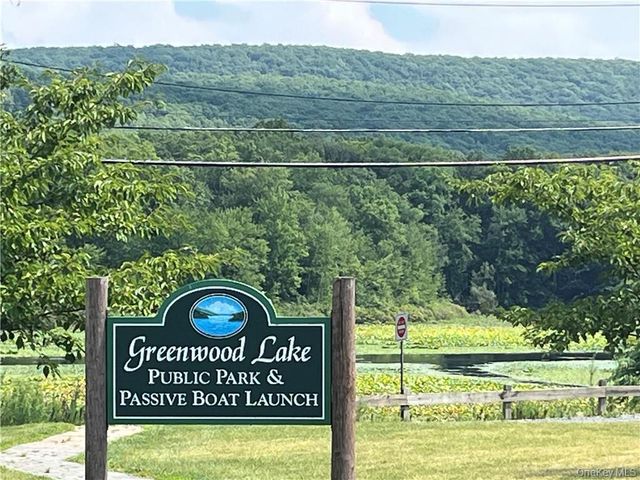 15 County Highway 5, Greenwood Lake, NY 10925