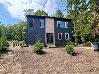 15 County Highway 5, Greenwood Lake, NY 10925