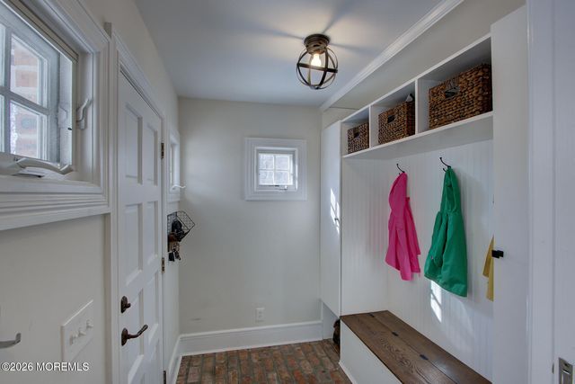 39 E River Road, Rumson, NJ 07760