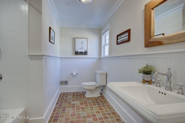 39 E River Road, Rumson, NJ 07760