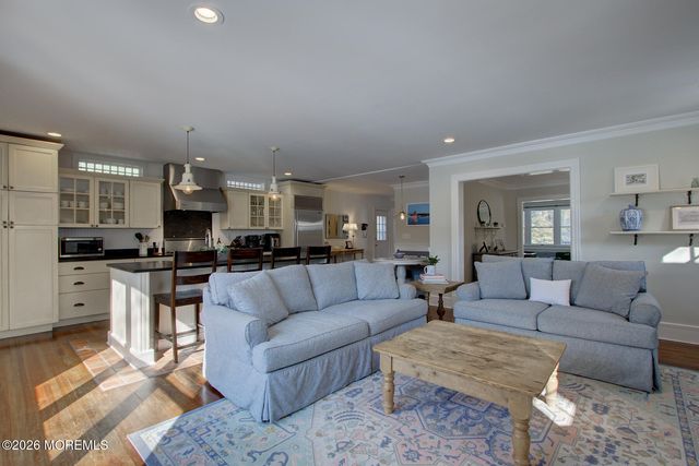 39 E River Road, Rumson, NJ 07760