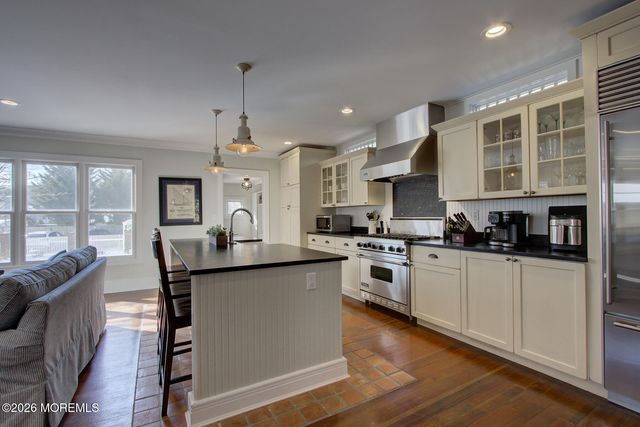 39 E River Road, Rumson, NJ 07760