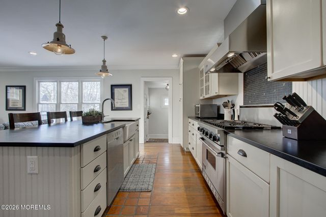 39 E River Road, Rumson, NJ 07760