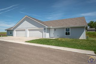 604 NW Palmer Pl, Topeka, KS 66617