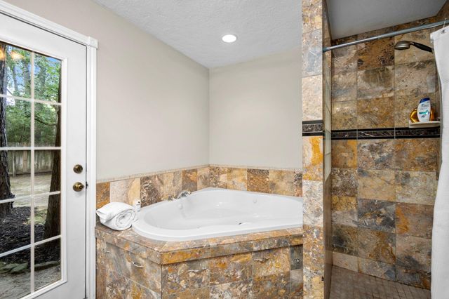 2 Amber Fire Place, The Woodlands, TX 77381