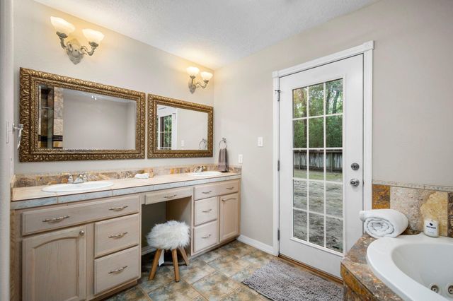 2 Amber Fire Place, The Woodlands, TX 77381