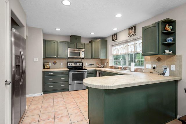 2 Amber Fire Place, The Woodlands, TX 77381