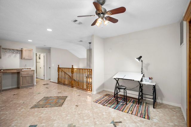2 Amber Fire Place, The Woodlands, TX 77381