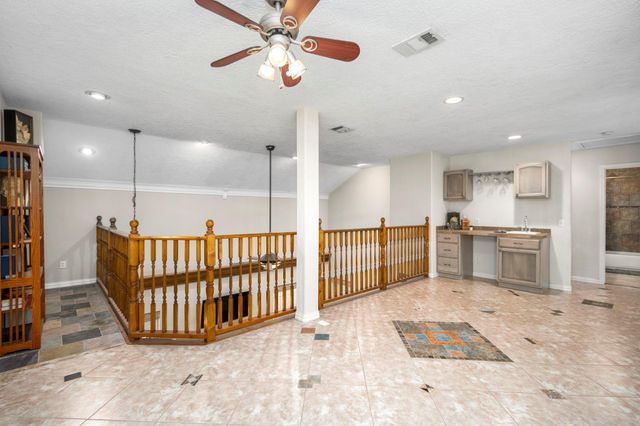 2 Amber Fire Place, The Woodlands, TX 77381