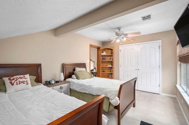 2 Amber Fire Place, The Woodlands, TX 77381