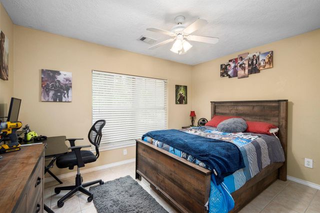 2 Amber Fire Place, The Woodlands, TX 77381