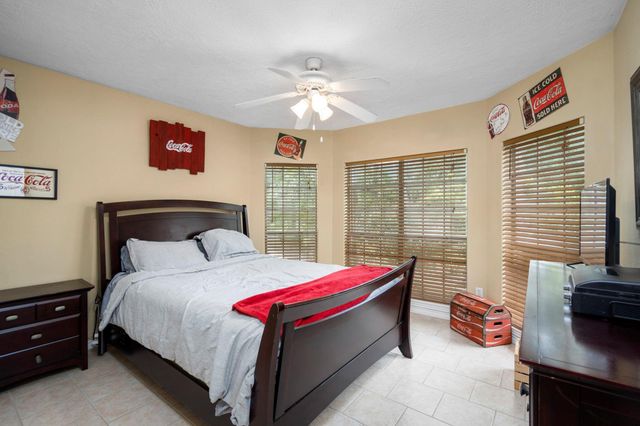 2 Amber Fire Place, The Woodlands, TX 77381