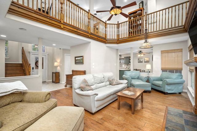 2 Amber Fire Place, The Woodlands, TX 77381