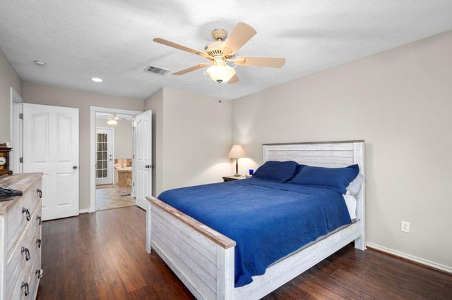 2 Amber Fire Place, The Woodlands, TX 77381
