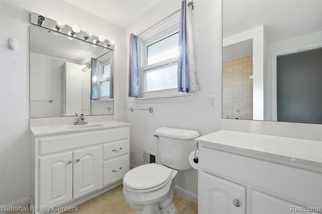 5595 Birdview Heights, Orchard Lake, MI 48324